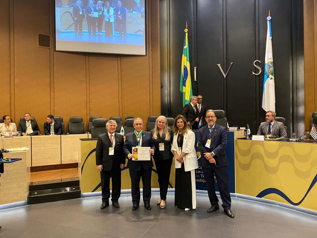 No RJ, desembargador Orlando Rocha Filho é condecorado com a medalha Mérito Ministro Paulo de Tarso Sanseverino