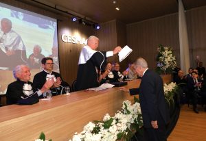 Cesmac homenageia des. Orlando Rocha Filho por contribuição histórica à Educação Superior de Alagoas