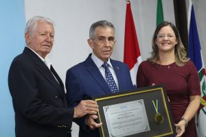 Cesmac do Agreste celebra trajetória de Orlando Rocha Filho com comenda Cônego Teófanes Barros