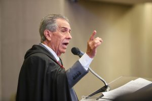 Desembargador Orlando Rocha Filho é homenageado pelo TJAL por dedicação à magistratura