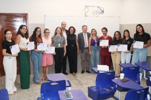 Estudantes de Psicologia do Cesmac do Agreste recebem certificados do Ministério Público por atuação em projeto comunitário