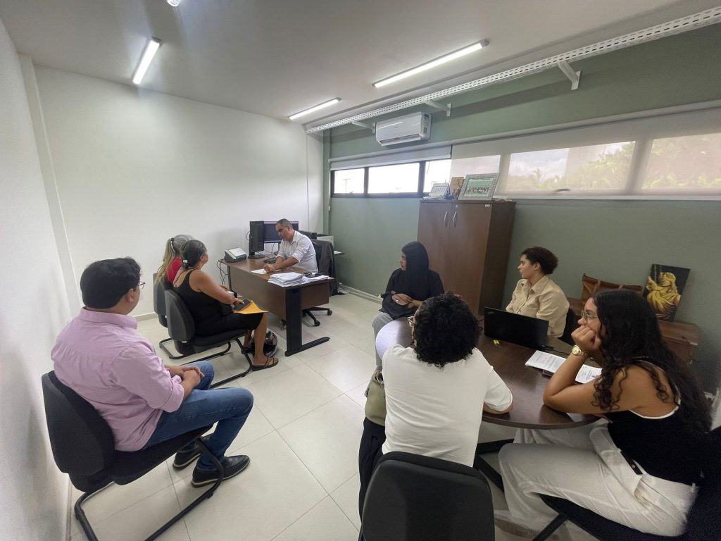 Estudantes de Direito do Cesmac do Agreste vivenciam primeiro contato com a prática jurídica em visita à Defensoria Pública de Alagoas