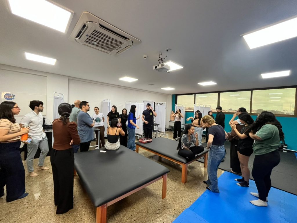Minicurso da Faculdade Cesmac do Agreste alia teoria e prática na formação em Fisioterapia