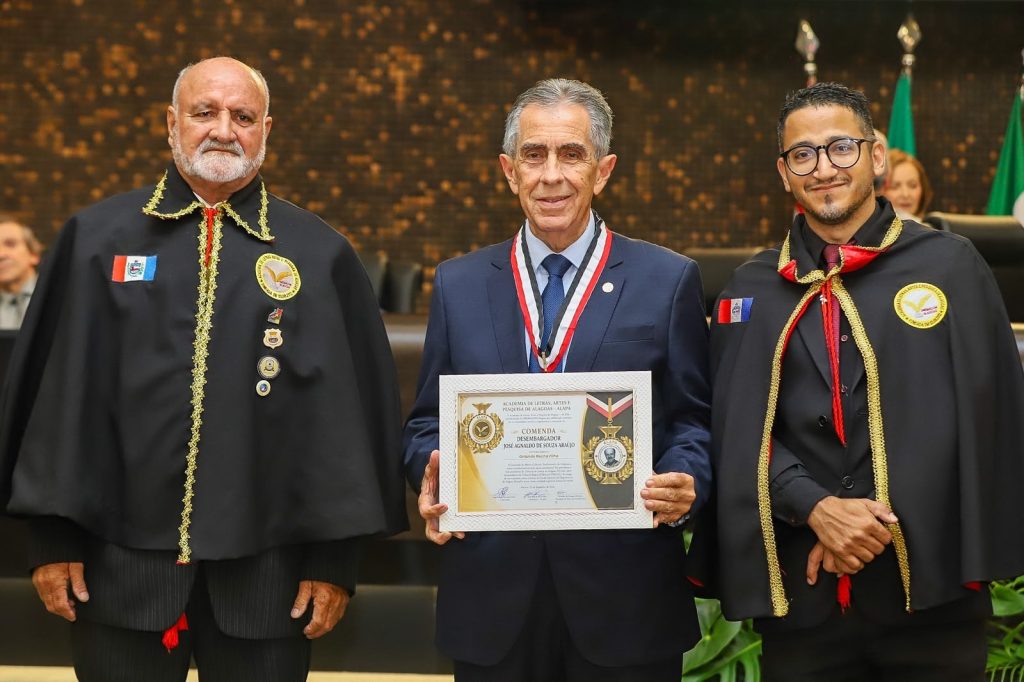 ALAPA homenageia Orlando Rocha Filho com Comenda Desembargador José Agnaldo de Souza Araújo